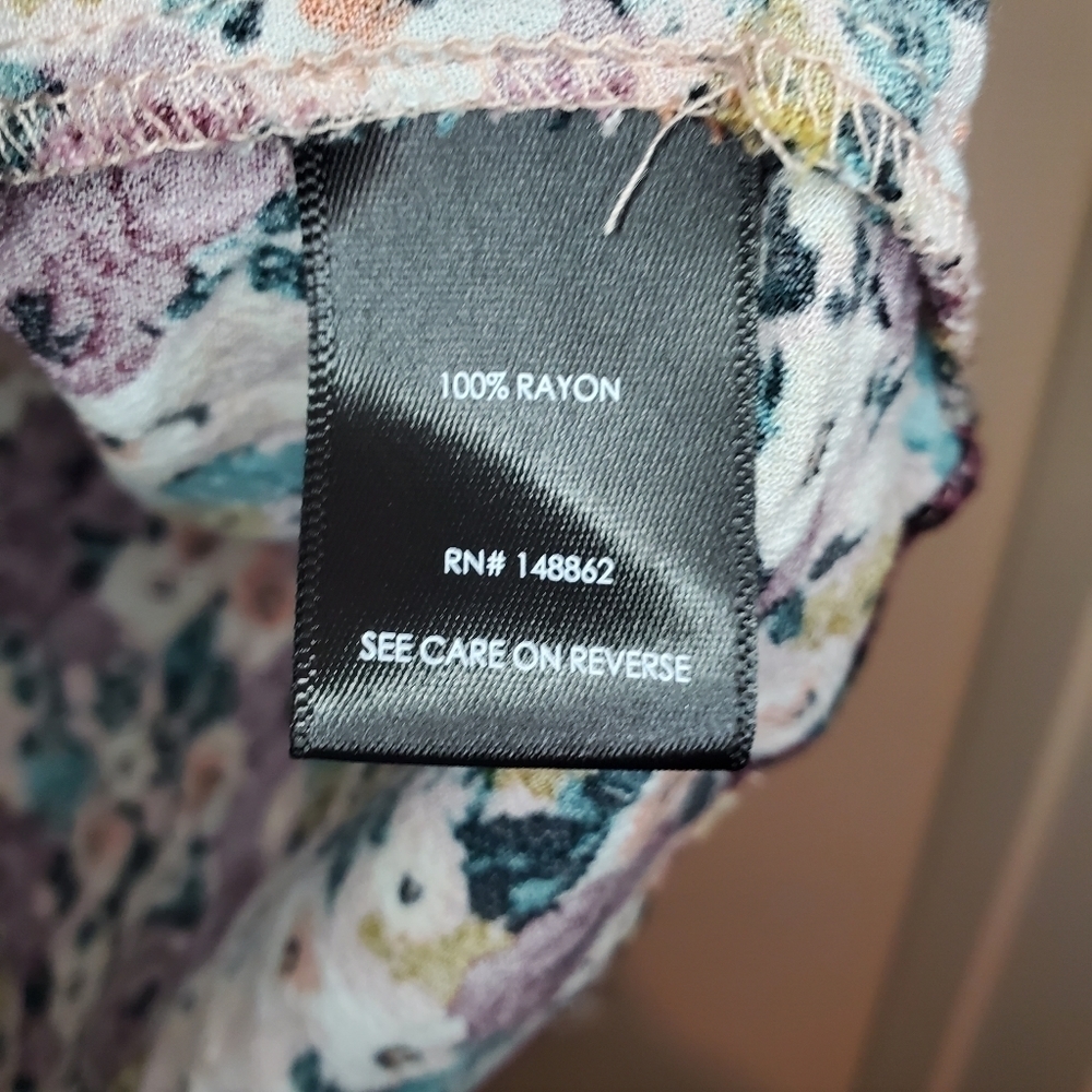 Torrid Floral Sleeveless Blouse Colorful Stretch Sz 1X - Picture 5 of 5